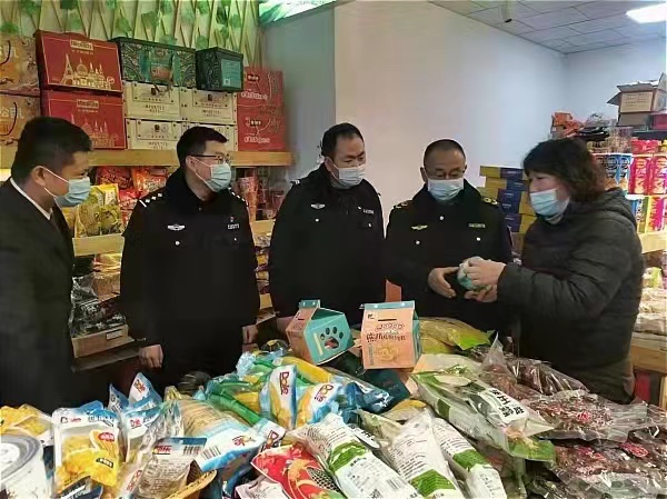 净市场,迎新春 乌拉特后旗公安局环食药侦大队积极开展节前食品安全专项检查